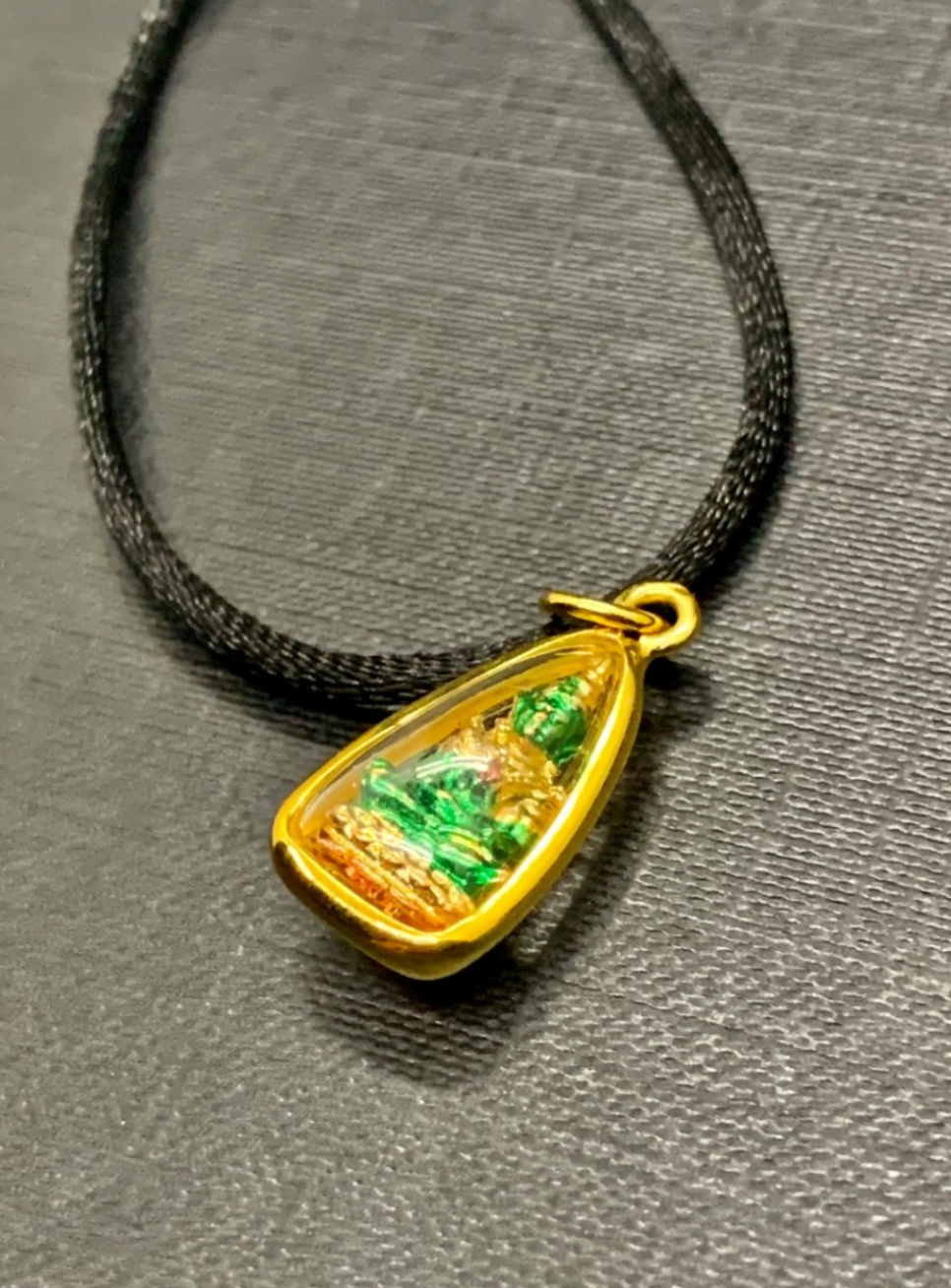 Collier traditionnel amulette Bouddha Emeraude (Phra Kaeo Morakot)