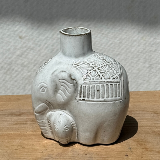 Vase ou porte-encens éléphant, en céramique du Cambodge fait à la main - blanc