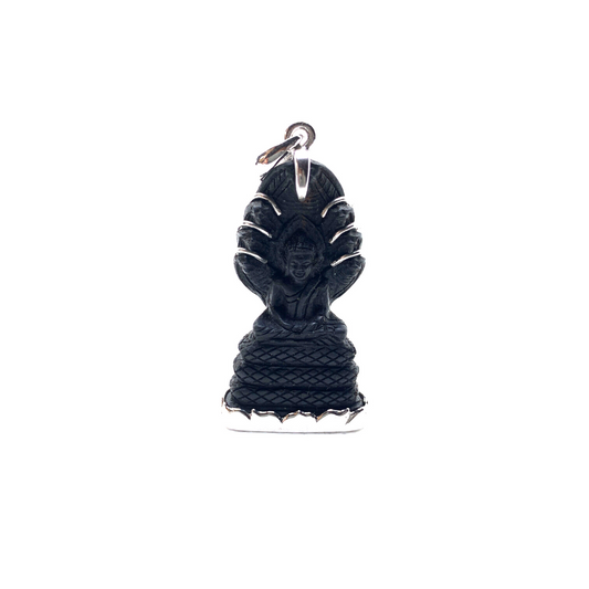 Pendentif Bouddha avec le Naga Mucalinda en bois et en argent